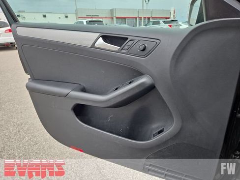 Used 2015 Volkswagen Jetta SE FWD image 15