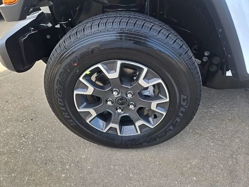 New 2026 Jeep Gladiator Sahara image 31