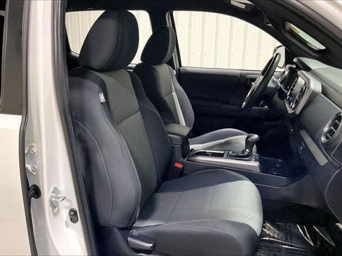 Certified 2022 Toyota Tacoma TRD Sport image 7