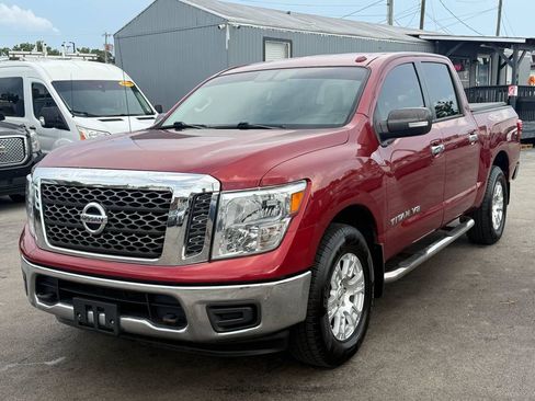 Used 2018 Nissan Titan SV AWD/4WD image 8