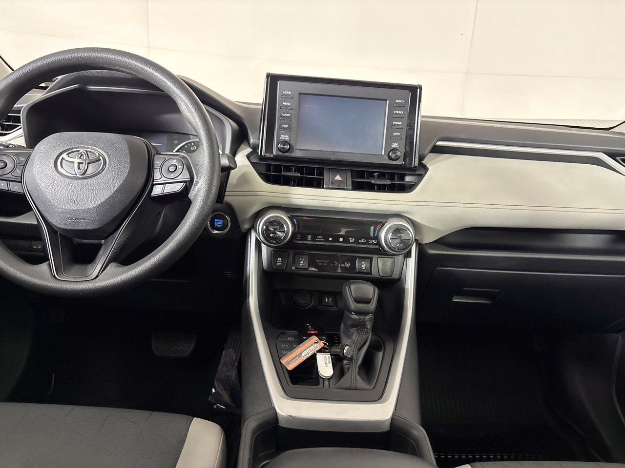 Used 2019 Toyota RAV4 XLE AWD/4WD image 25