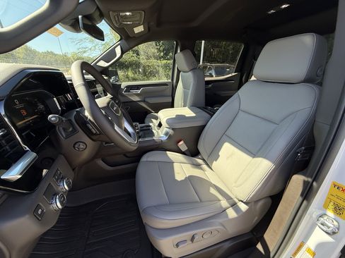 New 2026 GMC Sierra 1500 SLT image 17