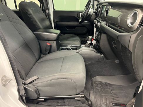 Used 2020 Jeep Gladiator Overland image 12