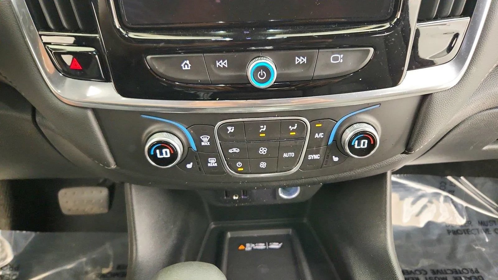 Used 2023 Chevrolet Traverse LT FWD image 18