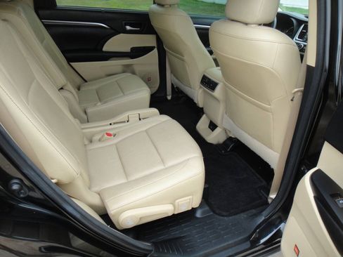 Used 2016 Toyota Highlander Limited FWD image 36