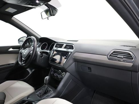 Used 2021 Volkswagen Tiguan SE R-Line FWD image 23