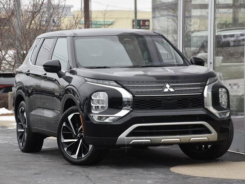 Used 2024 Mitsubishi Outlander SE image 5