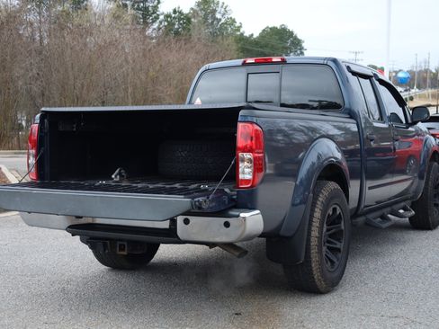 Used 2020 Nissan Frontier SV image 5