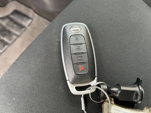 Used 2025 Nissan Versa SV image 21