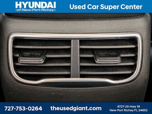 Used 2023 Hyundai Santa Fe SEL FWD image 16