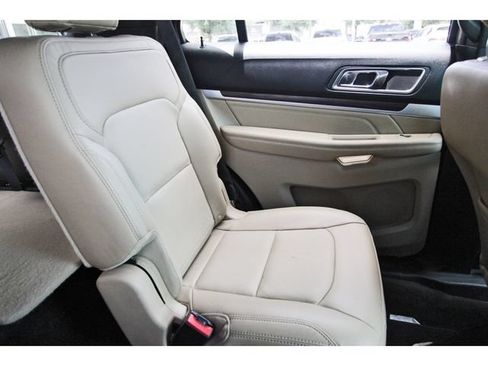 Used 2017 Ford Explorer Limited w/ Equipment Group 301A FWD image 10