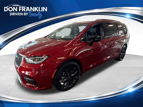 New 2026 Chrysler Pacifica Select FWD image 1