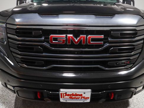 Used 2023 GMC Sierra 1500 AT4 w/ Technology Package AWD/4WD image 4
