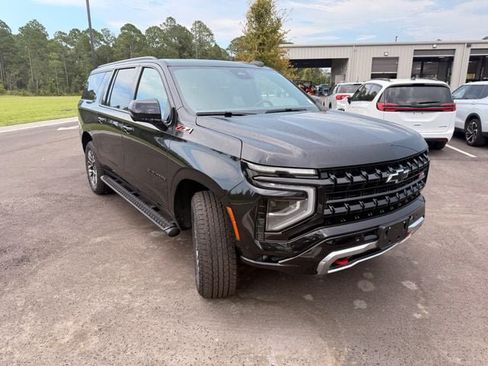 Used 2025 Chevrolet Suburban Z71 AWD/4WD image 9