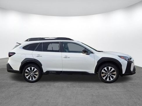 Used 2023 Subaru Outback Limited AWD/4WD image 3