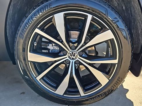 New 2026 Volkswagen Atlas Cross Sport SEL Premium R-Line AWD/4WD image 9