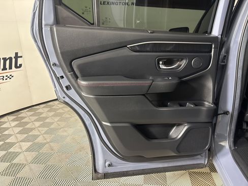 Used 2025 Honda Pilot Black Edition image 22