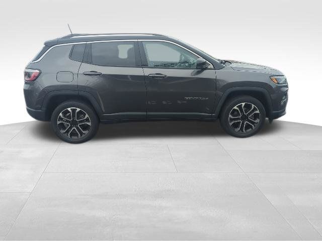 Used 2022 Jeep Compass Limited AWD/4WD image 5