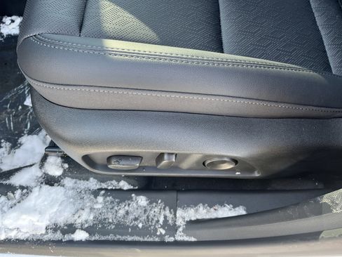 New 2026 Chevrolet Equinox LT w/ Convenience Package II image 12