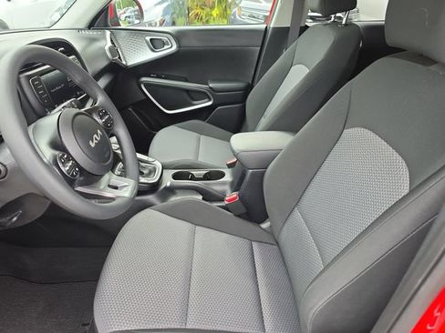 Certified 2025 Kia Soul LX w/ LX Technology Package FWD image 14