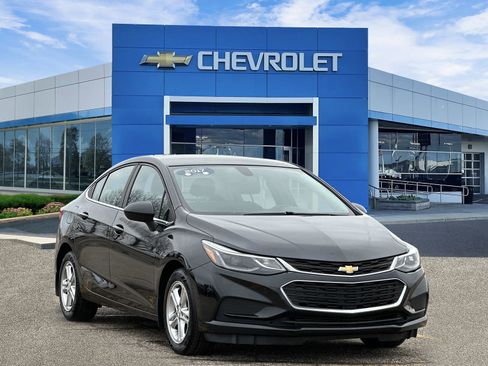 Used 2017 Chevrolet Cruze LT image 6