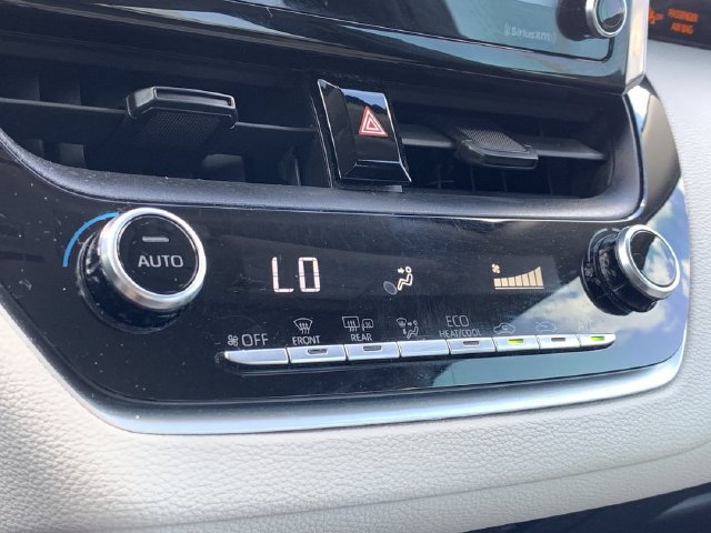 Used 2021 Toyota Corolla LE FWD image 30