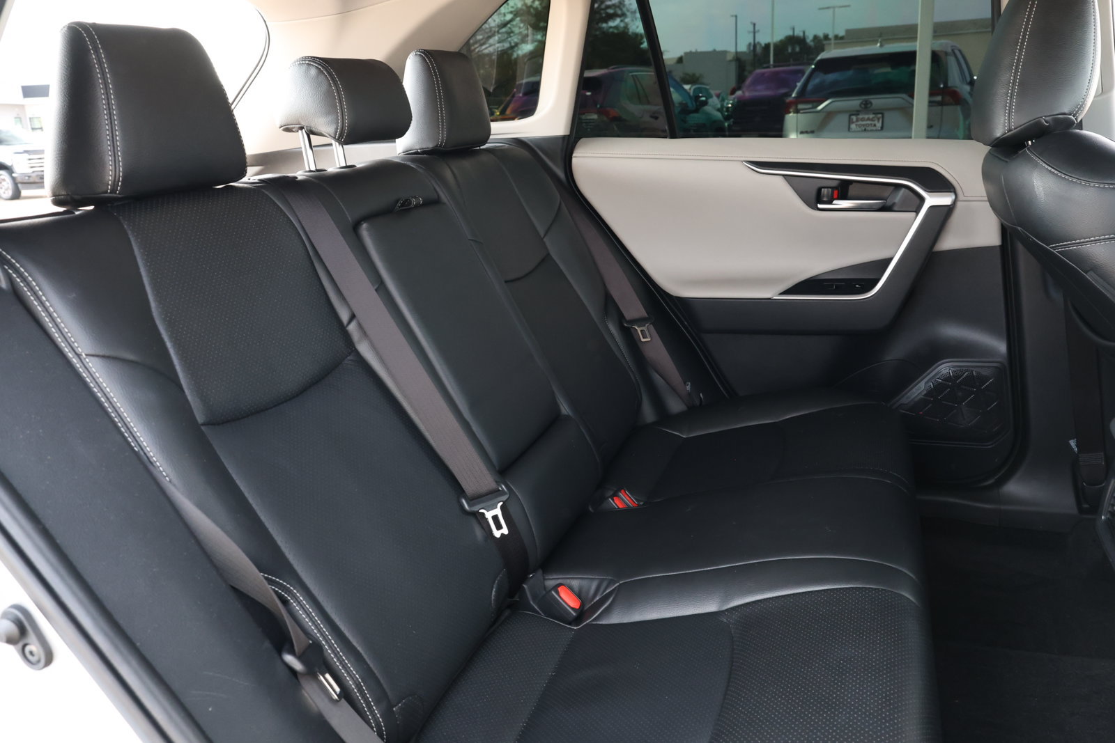 Used 2025 Toyota RAV4 Limited w/ Advanced Technology Package FWD image 34