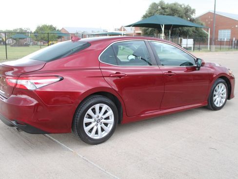 Used 2019 Toyota Camry LE FWD image 11