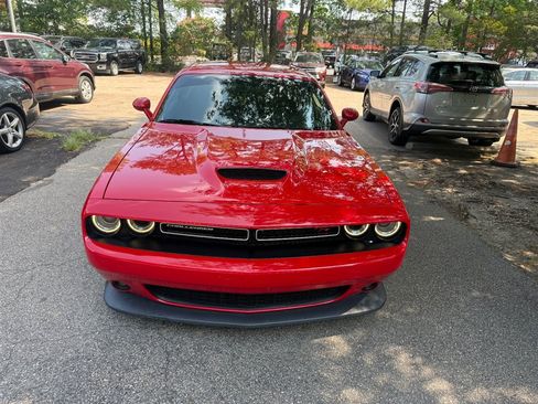 Used 2019 Dodge Challenger R/T RWD image 3