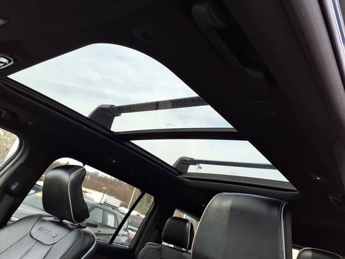 Used 2022 Jeep Grand Cherokee L Summit w/ Luxury Tech Group V image 17