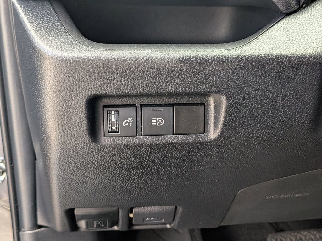 Used 2023 Toyota RAV4 LE AWD/4WD image 20