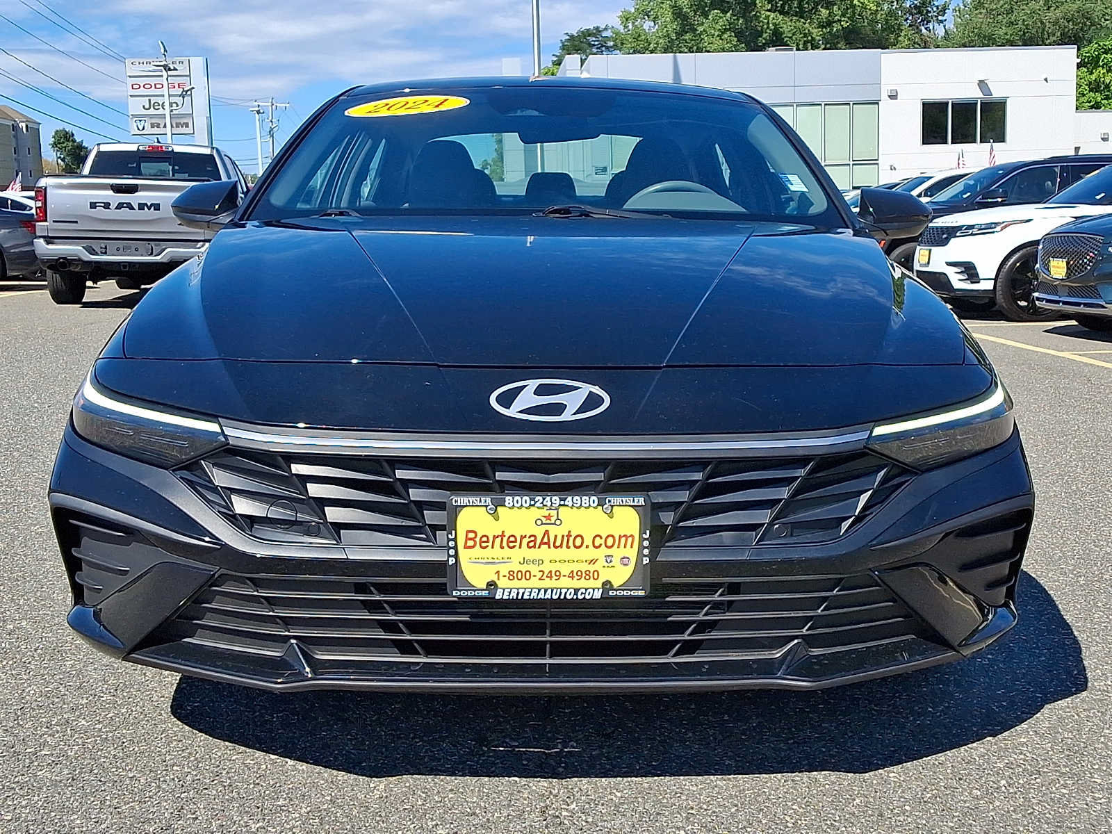 Used 2024 Hyundai Elantra SEL FWD image 2