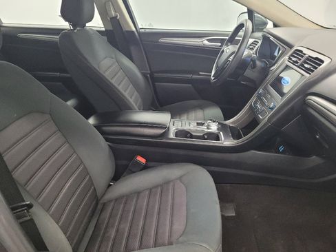 Used 2020 Ford Fusion SE FWD image 21