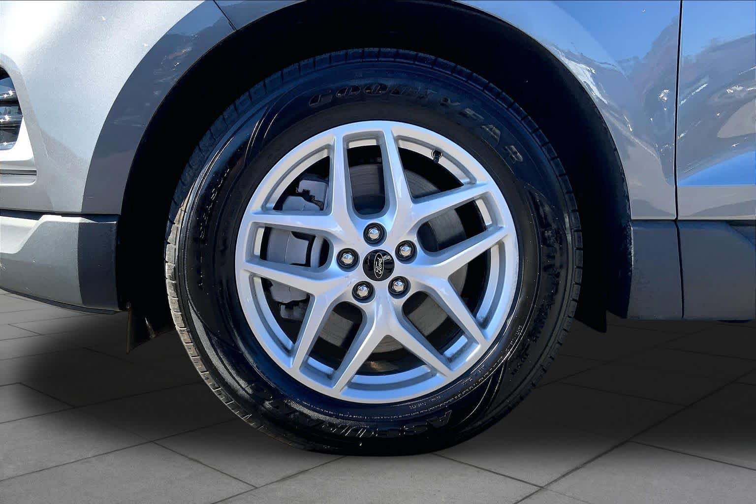 Used 2024 Ford Edge SEL AWD/4WD image 10