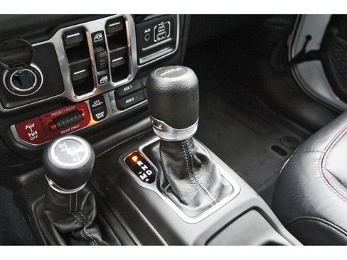 Used 2024 Jeep Gladiator Rubicon w/ Technology Group image 24