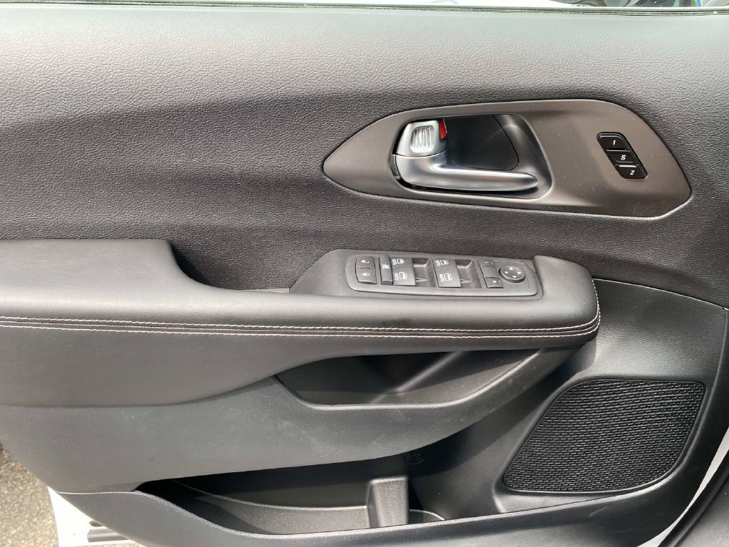 New 2027 Chrysler Pacifica Select AWD/4WD image 16