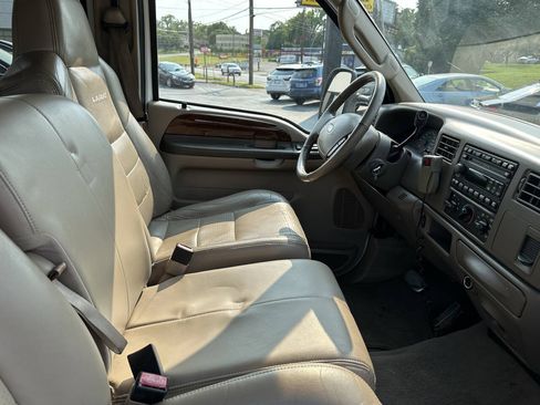 Used 2003 Ford F250 Lariat RWD image 10