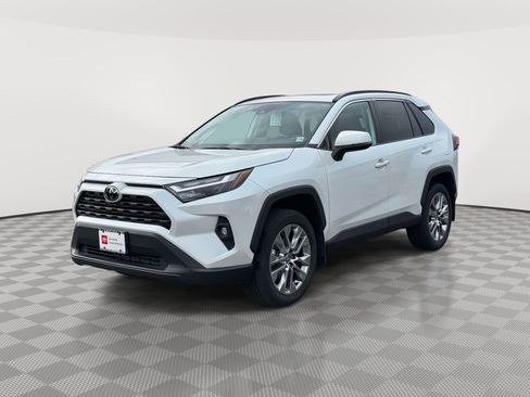 Used 2023 Toyota RAV4 XLE Premium image 3