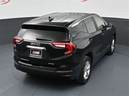 Used 2024 GMC Terrain SLE image 22