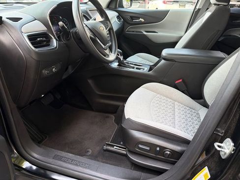 Used 2022 Chevrolet Equinox LS w/ LS Convenience Package FWD image 9