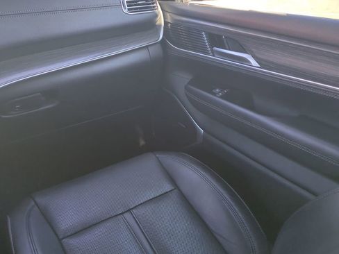 Used 2024 Jeep Wagoneer L Series II w/ Flexible Seating Group image 21