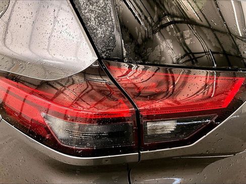 Used 2023 Nissan Rogue SV w/ SV Premium B Package image 28