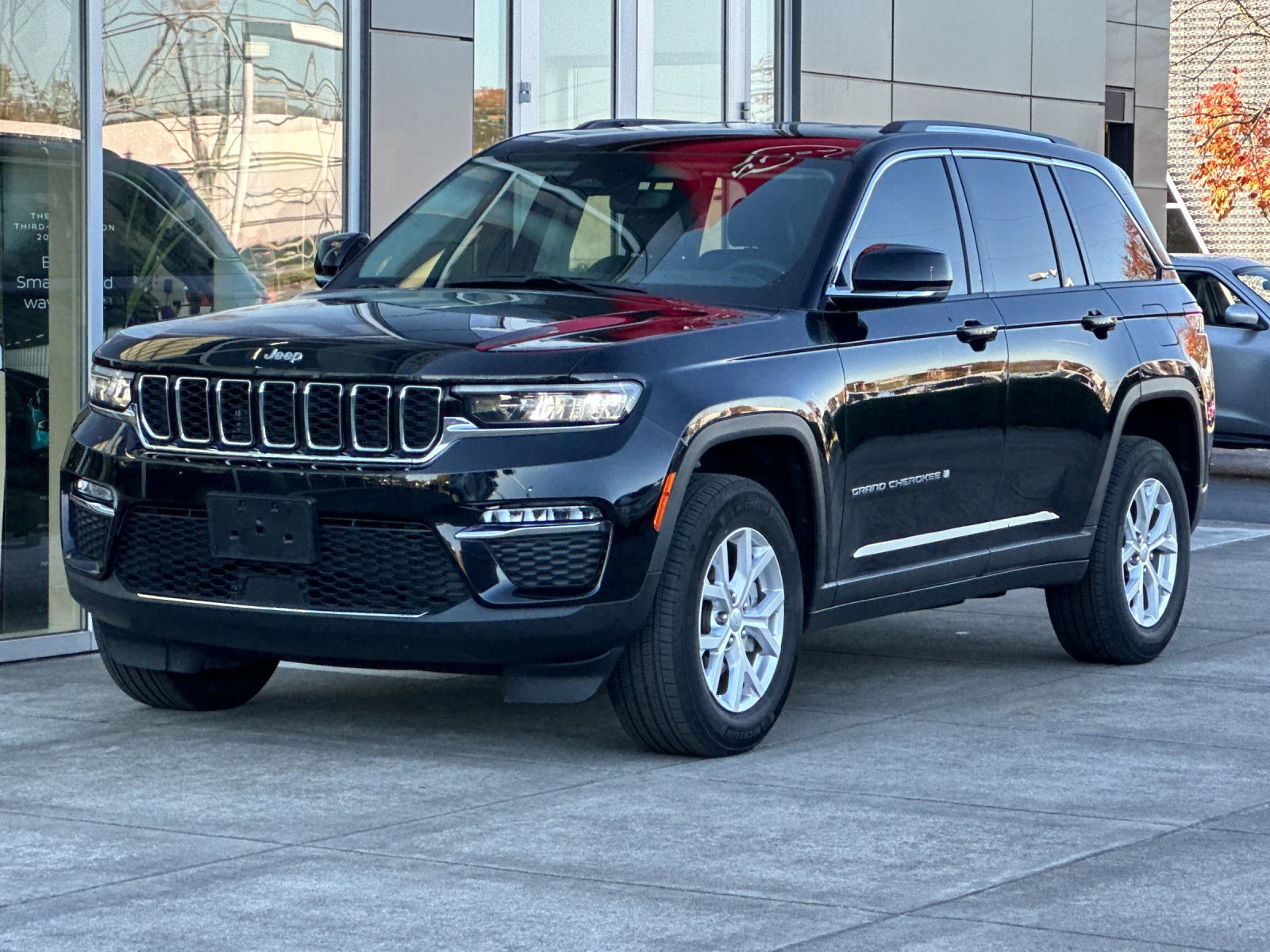 Used 2023 Jeep Grand Cherokee Limited w/ Trailer Tow Prep Group (B) AWD/4WD image 8