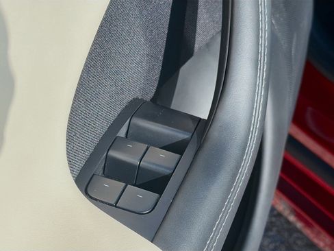 Used 2024 Tesla Model S image 22