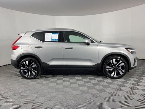 Used 2023 Volvo XC40 B5 Plus w/ Driver Assist Package AWD/4WD image 9