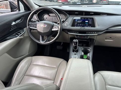 Used 2023 Cadillac XT4 Premium Luxury image 9