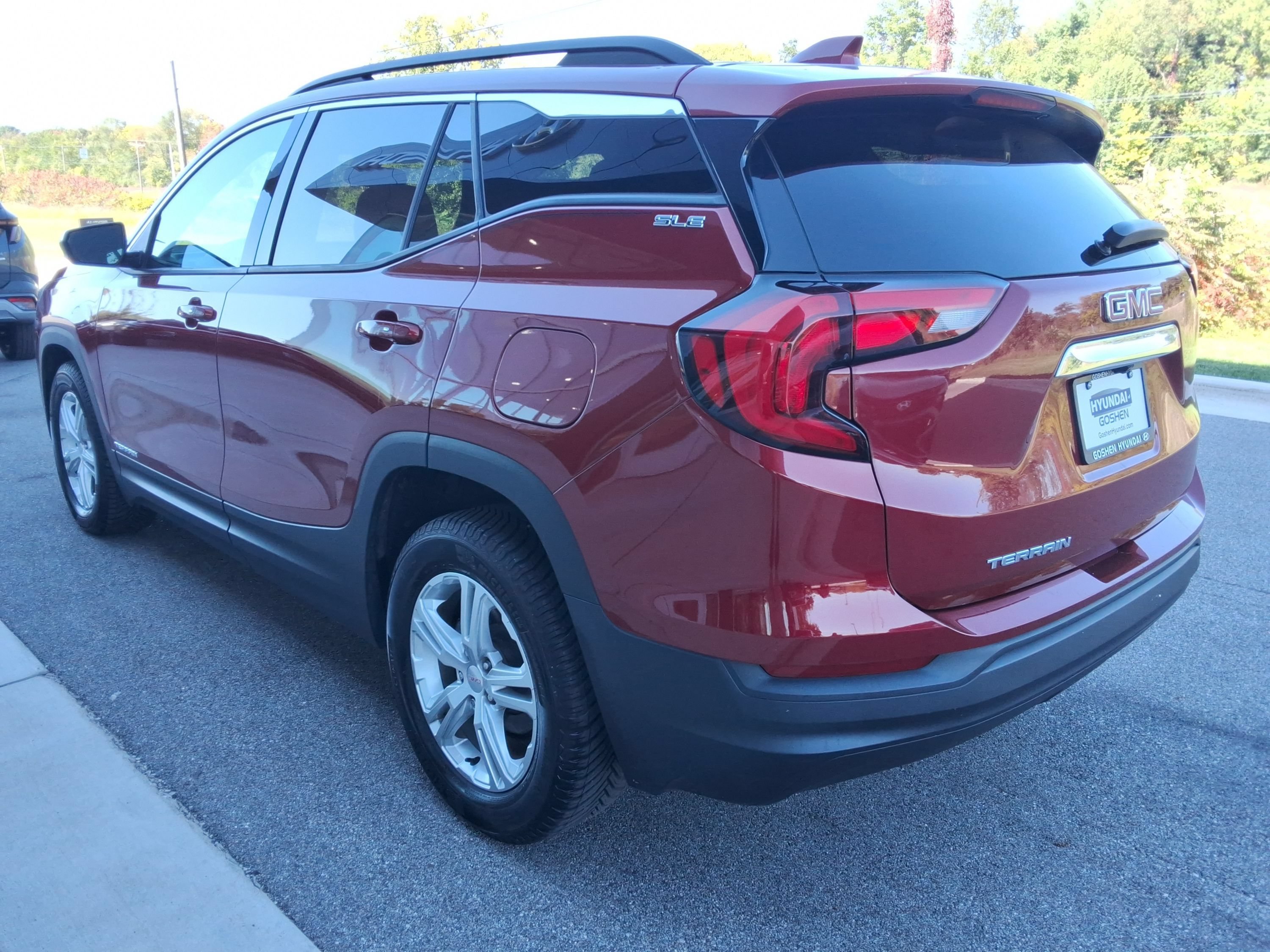 Used 2019 GMC Terrain SLE w/ Driver Convenience Package FWD image 11
