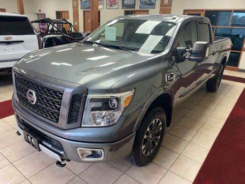 Used 2017 Nissan Titan PRO-4X w/ Pro-4x Convenience Package AWD/4WD image 1