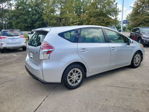 Used 2016 Toyota Prius V Four FWD image 7