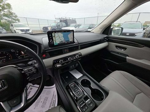 Used 2023 Honda Pilot Elite image 3